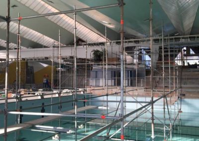 Plateformes d’accès pour une piscine olympique